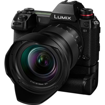 Panasonic Lumix DC-S1 with 24-105mm Lens