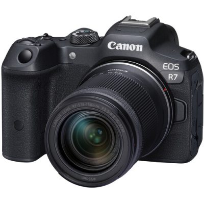 Canon EOS R7 with RF-S 18-150mm F/3.5-6.3 IS STM